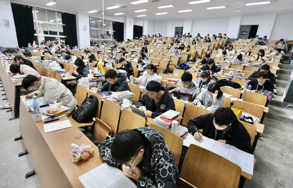 大学生将迎来“超长假期”？个别高校已发通知，学生喜忧参半