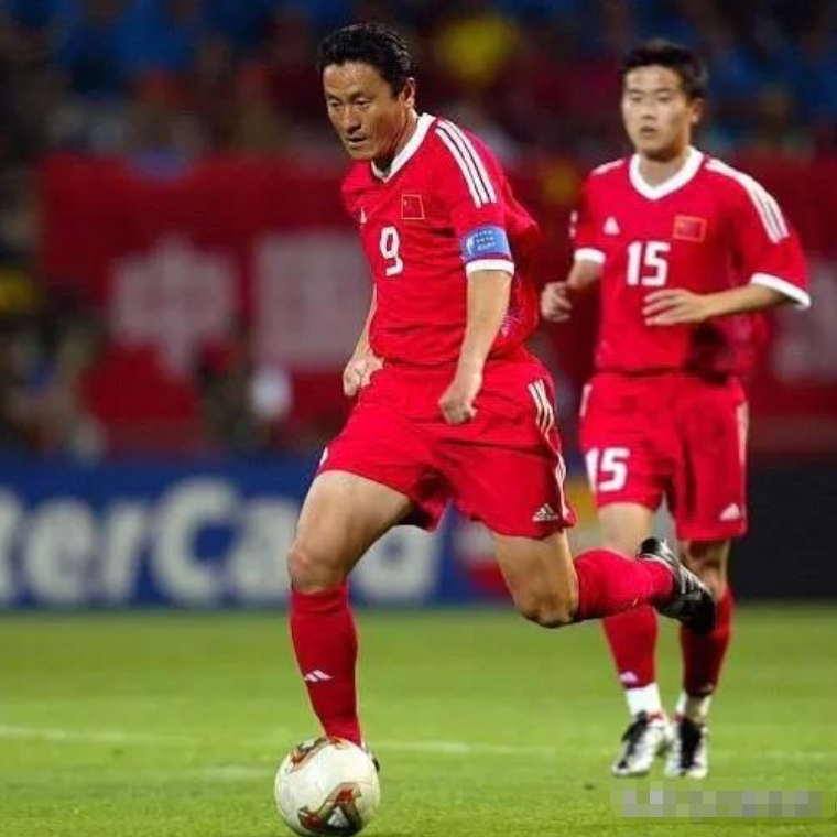 中国足球队踢进世界杯(2002年韩日世界杯，国足踢进世界杯背后真相，一球未进也光荣)