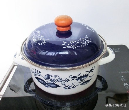 新鲜银耳和干银耳有啥区别？这样的银耳出胶快，选错了，不好吃
