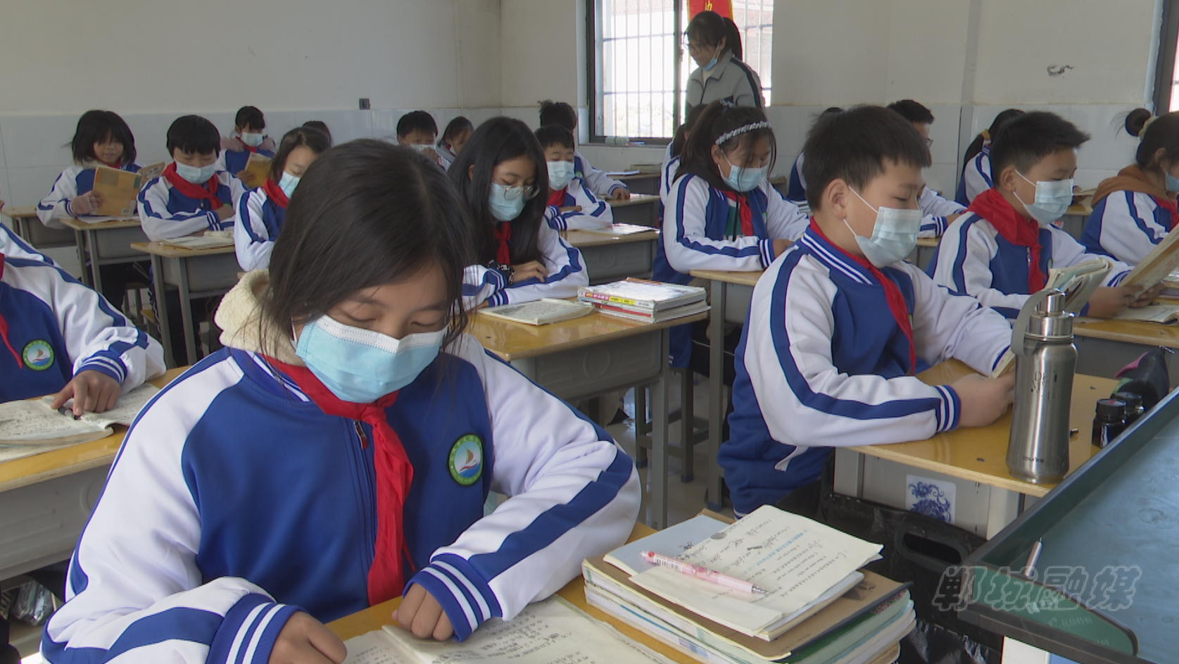 郸城：寒冬送暖 把爱传递
