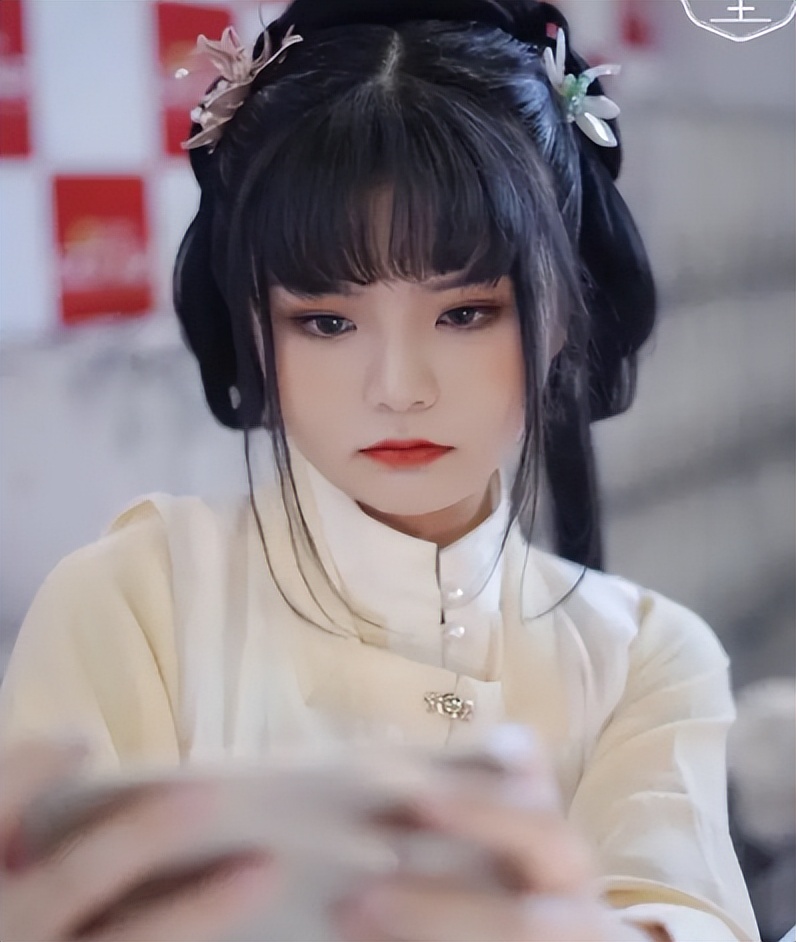 港媒爆料"双笙"遭遇上司潜规则?影片疯传,胸口一黑痣她急喊冤