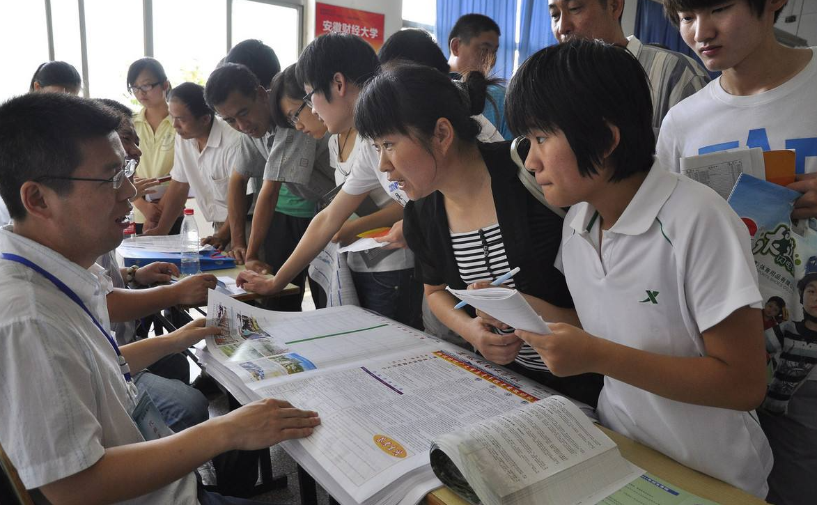 “省内院校”vs“省外院校”，到底应该如何选择，一学期后见分晓
