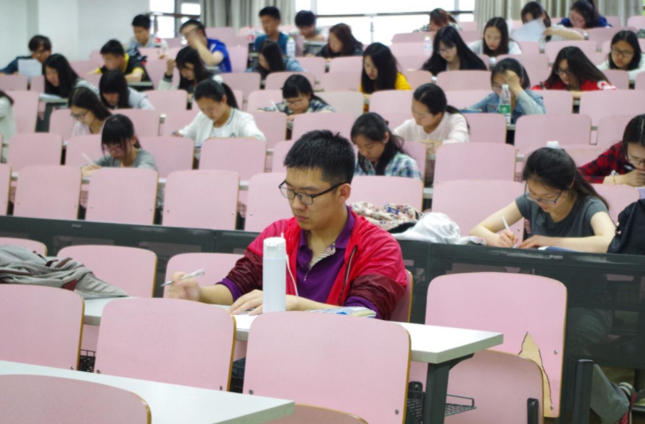 考研学生辛苦备战，复核后成绩直降30分，上师大给出的理由难服众