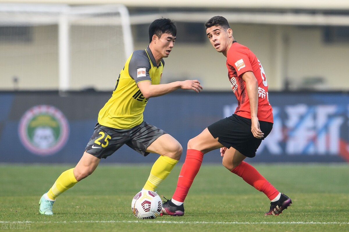 中超为什么边后卫都不参与进攻(邓涵文——本赛季中超助攻次数最多的