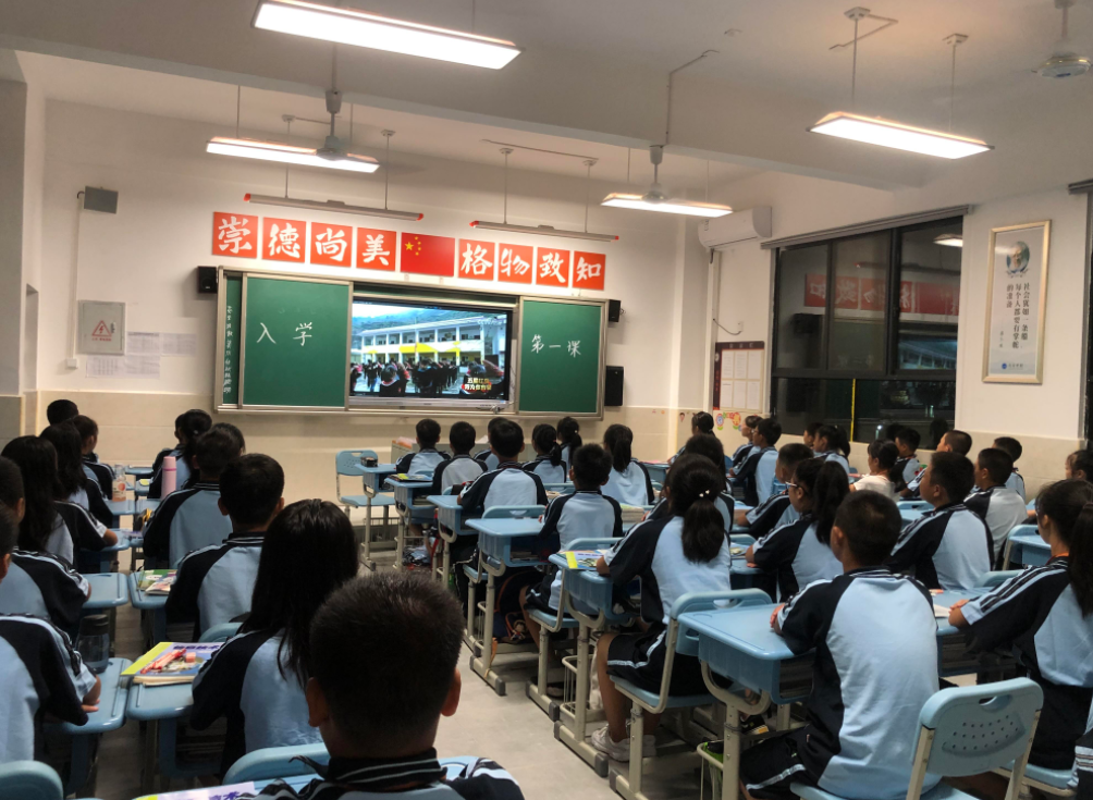 大学生有偿补课被举报，帮亲戚补习也不行？网友暗讽：你没事吧