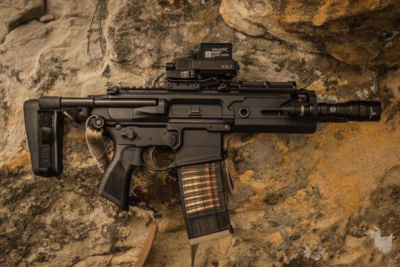 "北极狐"雇佣兵的20种轻武器,都是世界最顶尖的枪支