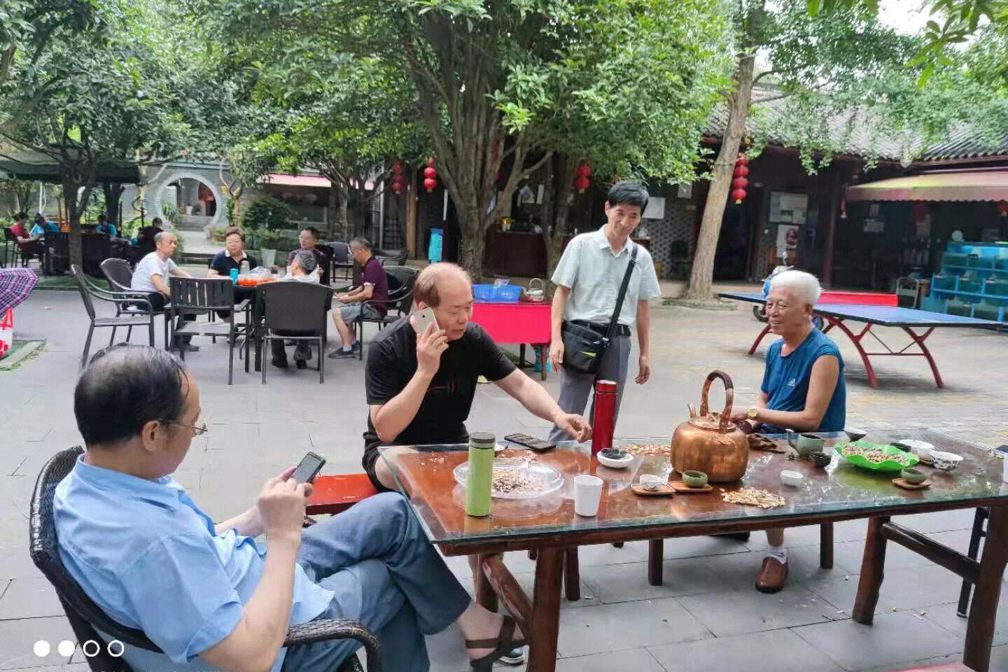 同学聚会：缤纷岁月，多彩人生
