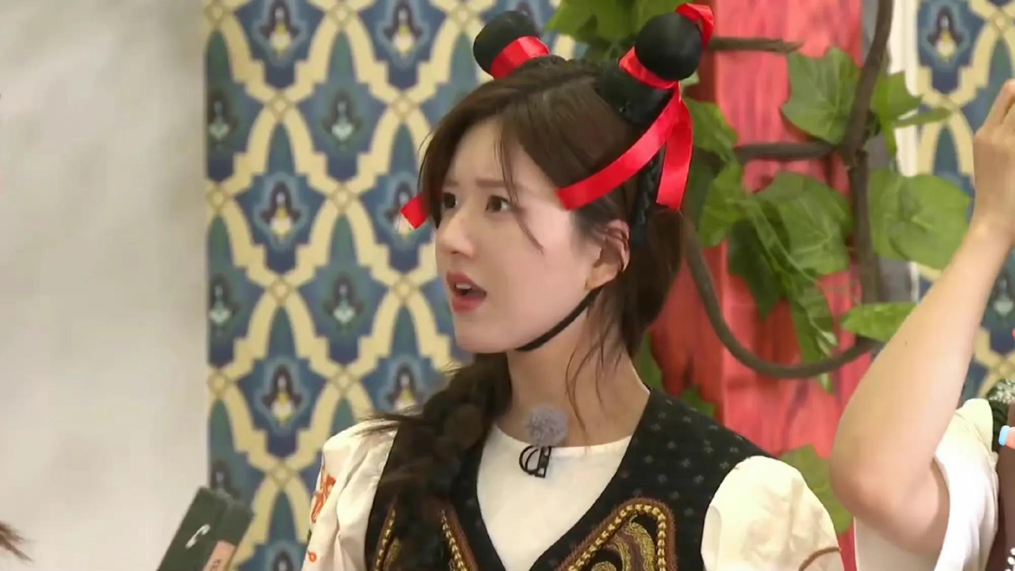 综艺《奔跑吧》直播截图中的赵露思小姐姐以及新疆收官路透哦