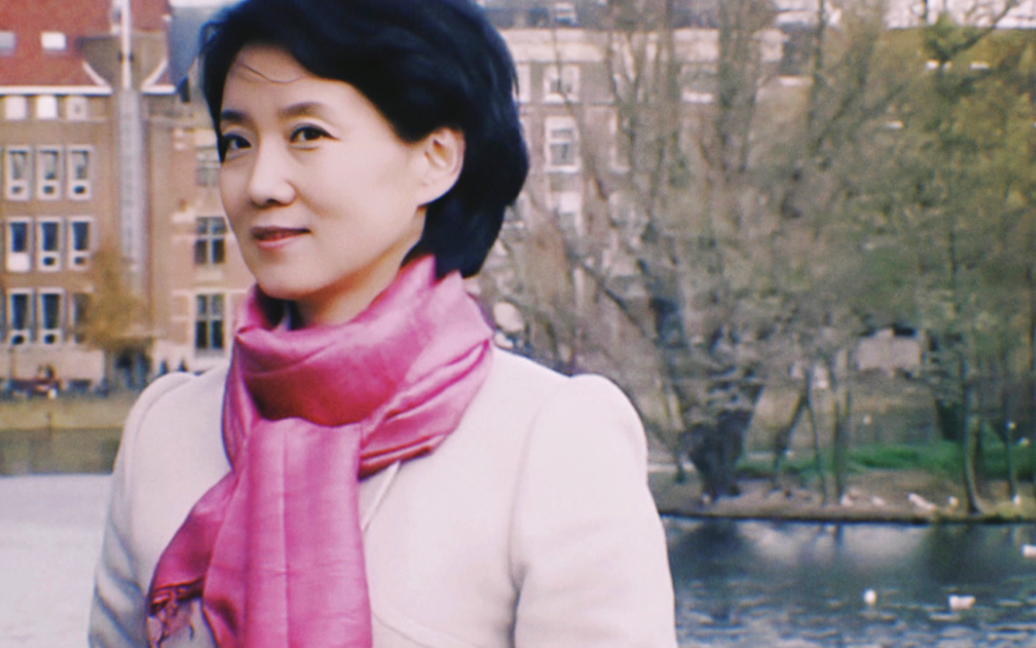 事实证明,60岁"无子无女"的李修平,已经走上另一条人生大道