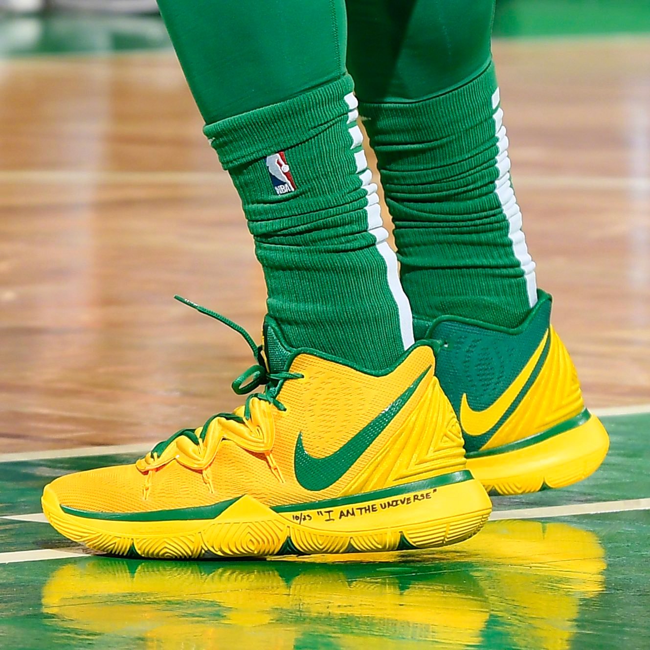 nike欧文4(nike欧文1到8代限量配色篮球鞋nba赛场上脚合集!