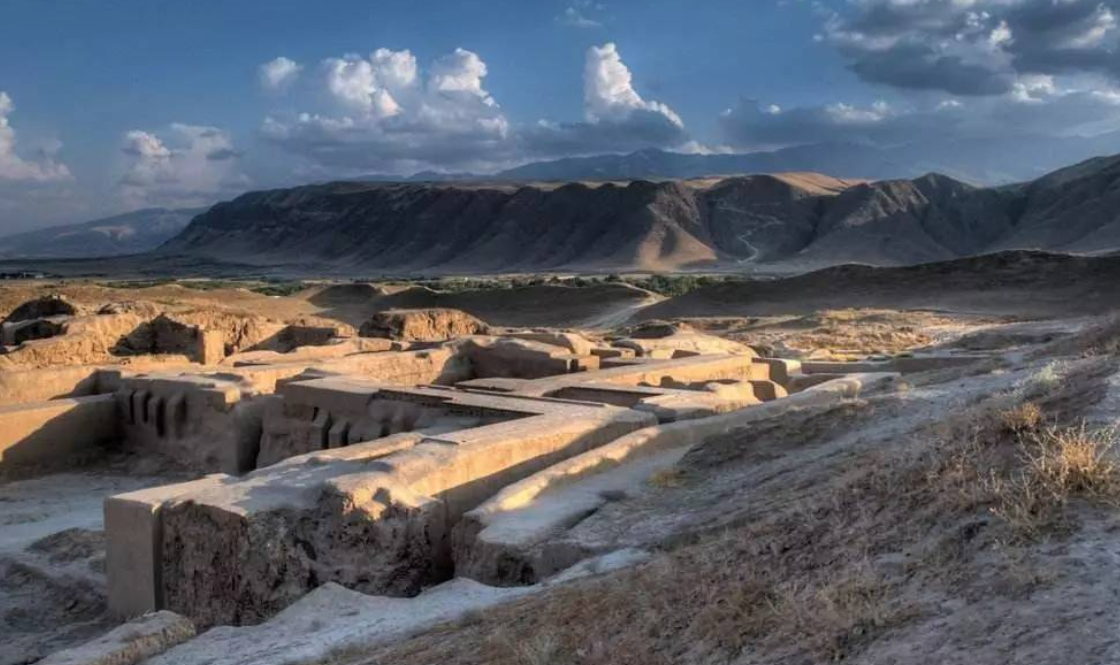 土库曼斯坦名存实亡（土库曼斯坦：亚洲唯一的一个永久中立国，汽油每升一毛钱左右）