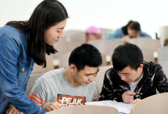 辅导员岗位“有多香”？211大学公开招聘，年薪18W起步还包编制