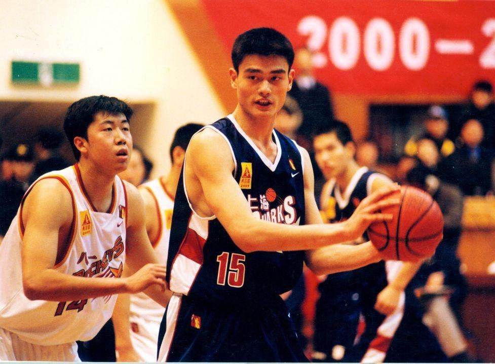 姚明為什么能進nba（看了姚明當年的選秀之路，才知道什么叫做“獅子大開口”）