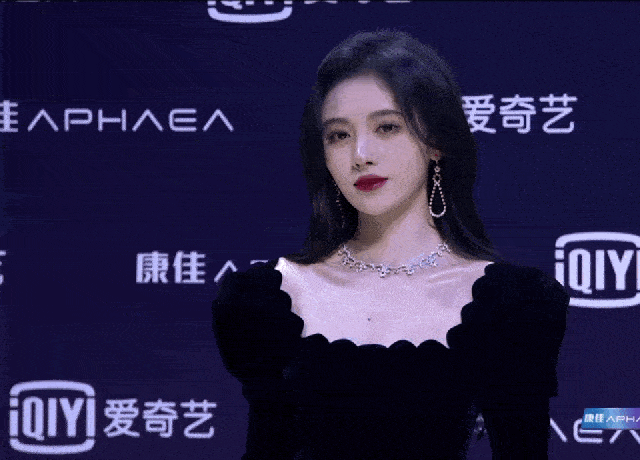 长着一张“高挑脸”，实际不到1米6的五大女星，最低的1米53