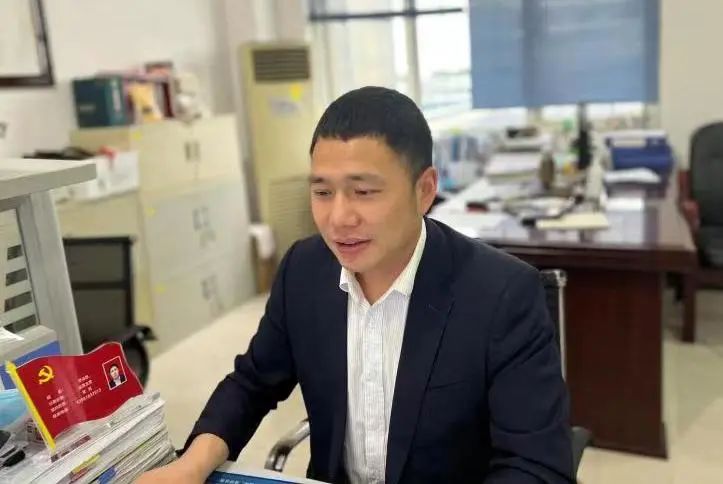 喜迎二十大 永遠跟黨走 奮進新征程——弘揚郫都青年精神之“敢為人先”