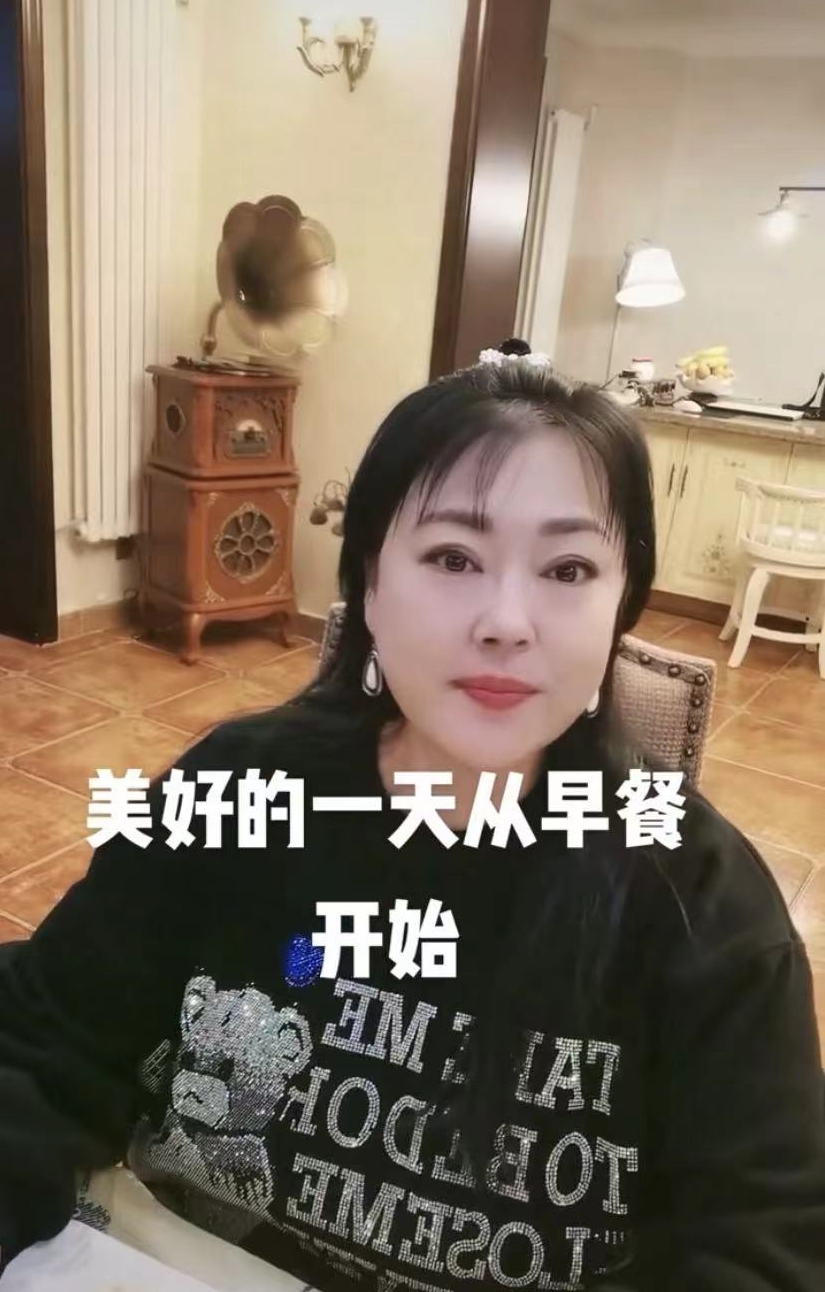 李菁菁小21岁老公是干什么的（李菁菁现在老公是谁）-第2张图片-易算准