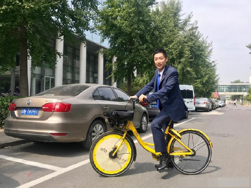 古天乐骑电瓶车上下班 香港艺人跟大陆艺人出行对比太打脸了