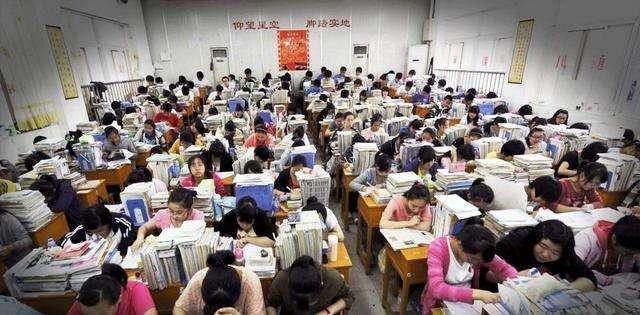 19年前高考试卷被盗，启用难度极大的备用卷，无数考生命运被改写