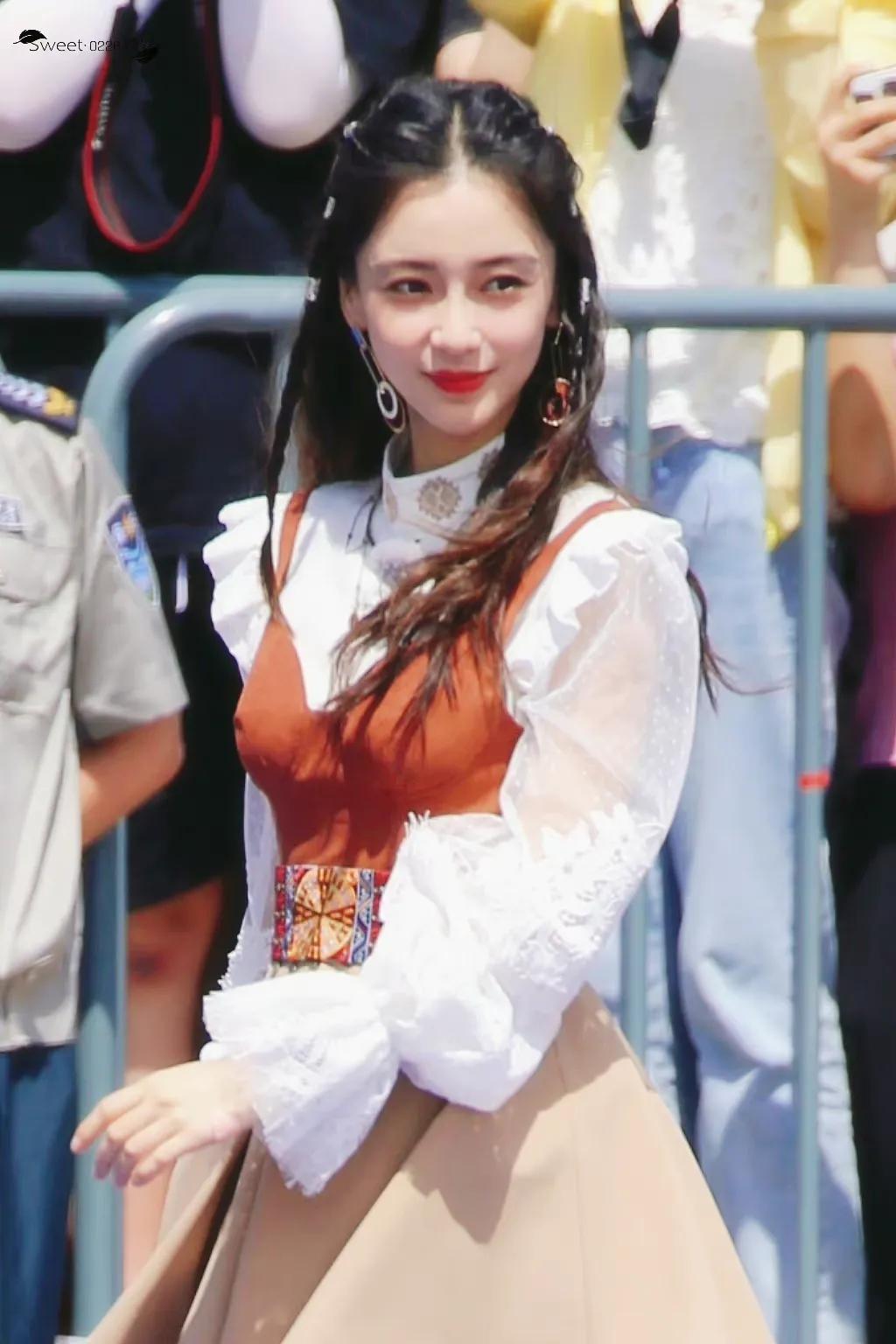 奔跑吧新疆录制，angelababy蔡徐坤，白鹿民族风造型好清新