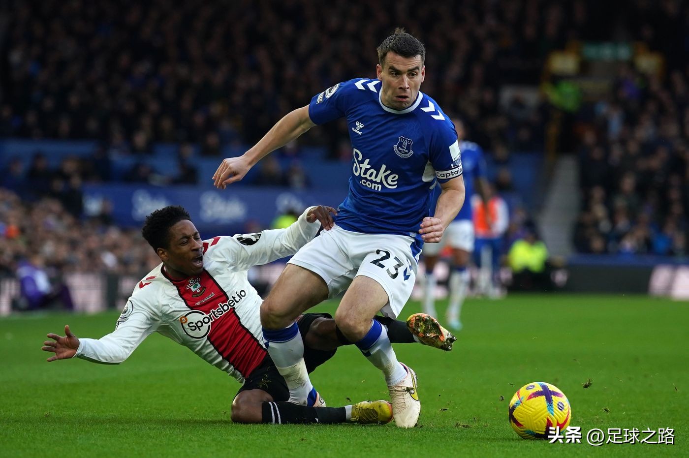 足球如何系统训练（通过这个完整的足球训练提高你的力量）-趣拿体育