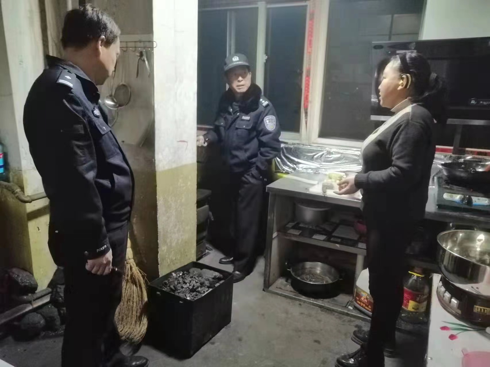 铜川公安印台分局焦坪派出所：噪音扰民邻里结怨 民警调解重归于好