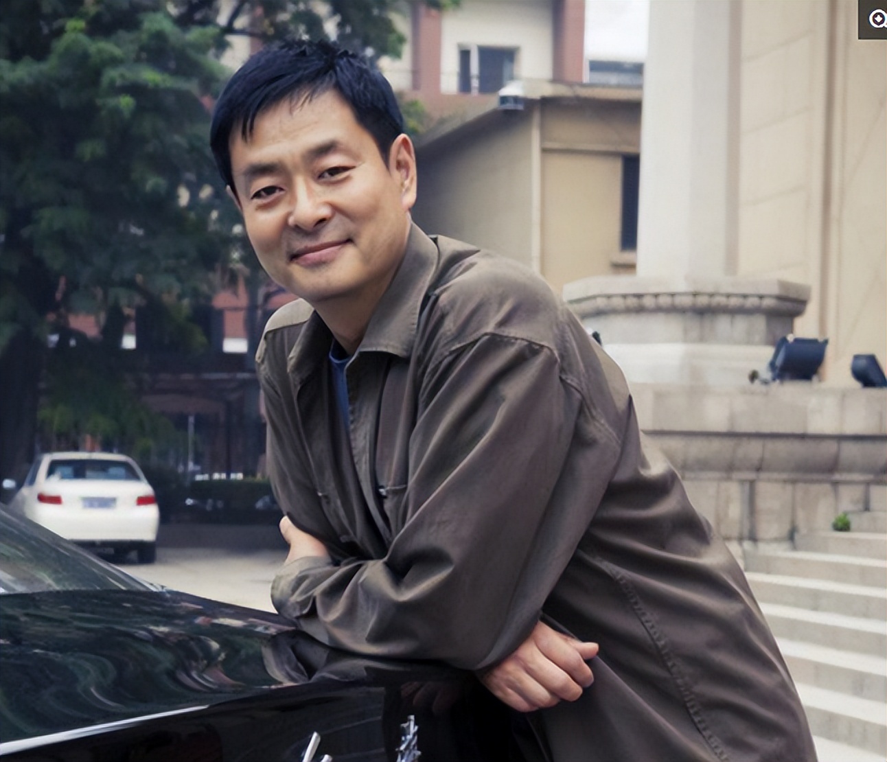 濮存昕“消失”的九年：丧弟又丧父，晚年不再演戏，只想照顾母亲