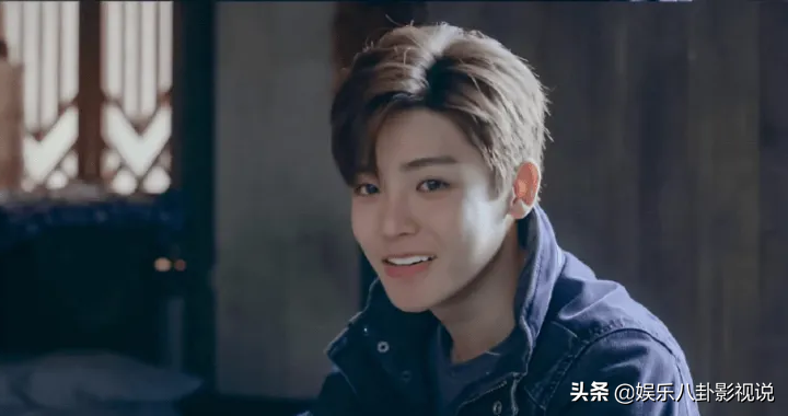 侯明昊是哪家公司旗下的艺人？他是什么时候加入的？