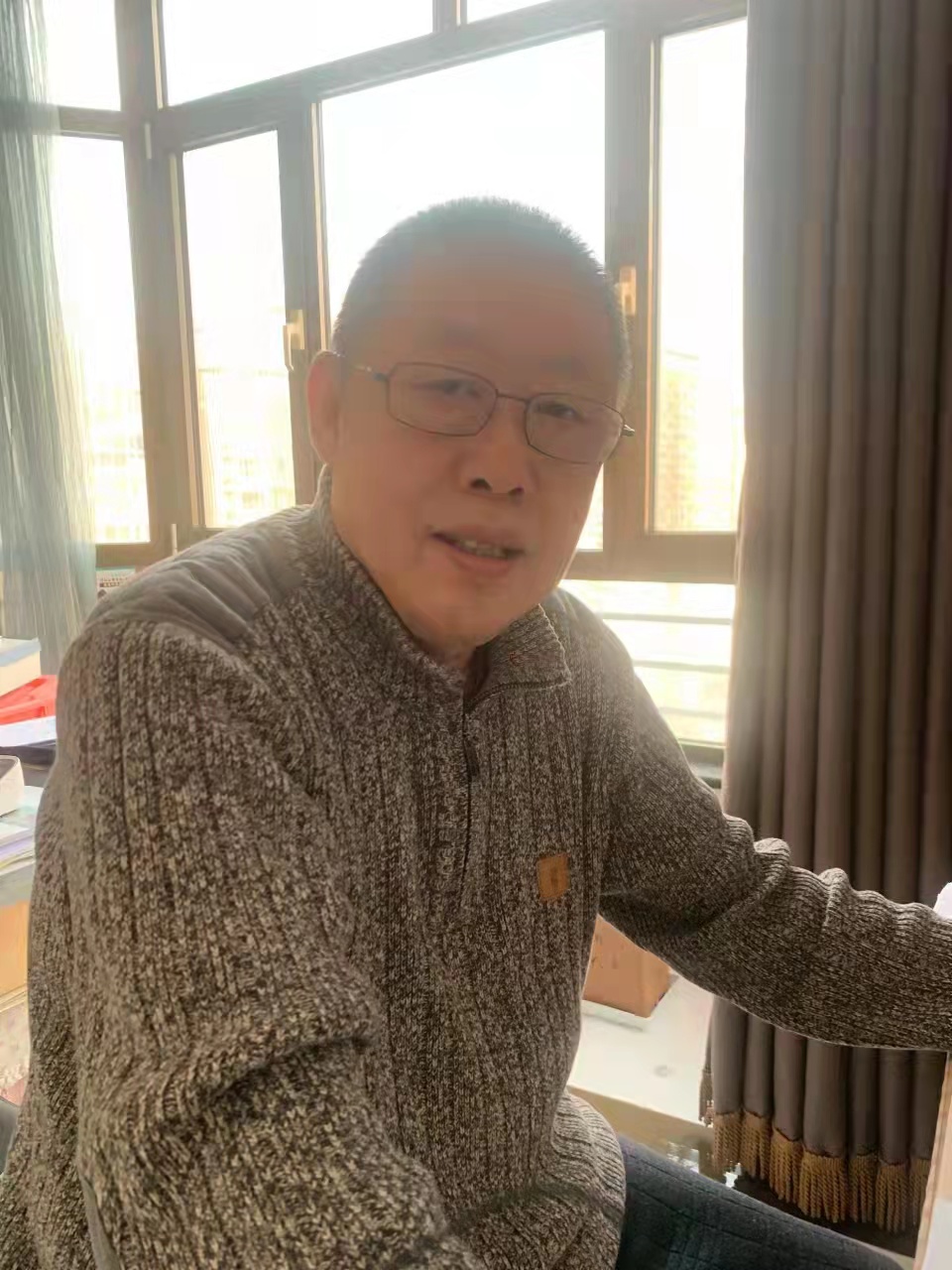 廊坊消协原秘书长被开发商实名举报，称其通过个人账户放贷上亿元；对记者采访连爆粗口