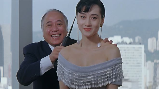 但是曾经她却被大家当成了群嘲对象,在一次慈善演唱会中,本来是周润发