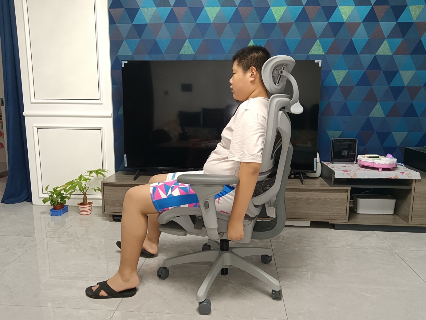 每多一档调节只为与身体更加贴合—网易严选工程师人体工学椅评测
