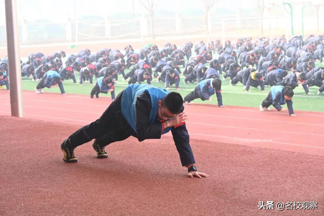 精彩新世纪，师生联动大课间，阳光体育六十分