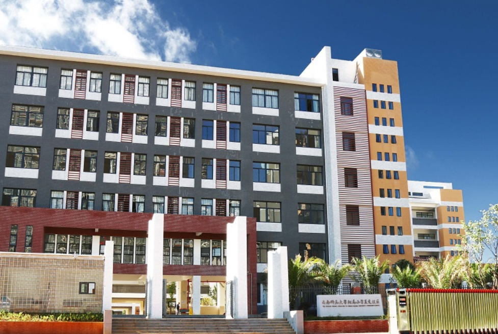 云南师范大学附属小学呈贡校区,整体转设为公办学校.3.