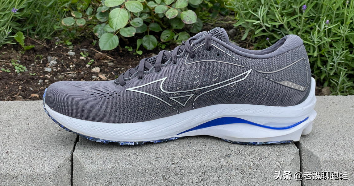 跑鞋中的5大“缓震王”！顶级缓震黑科技加持，踩屎感满满