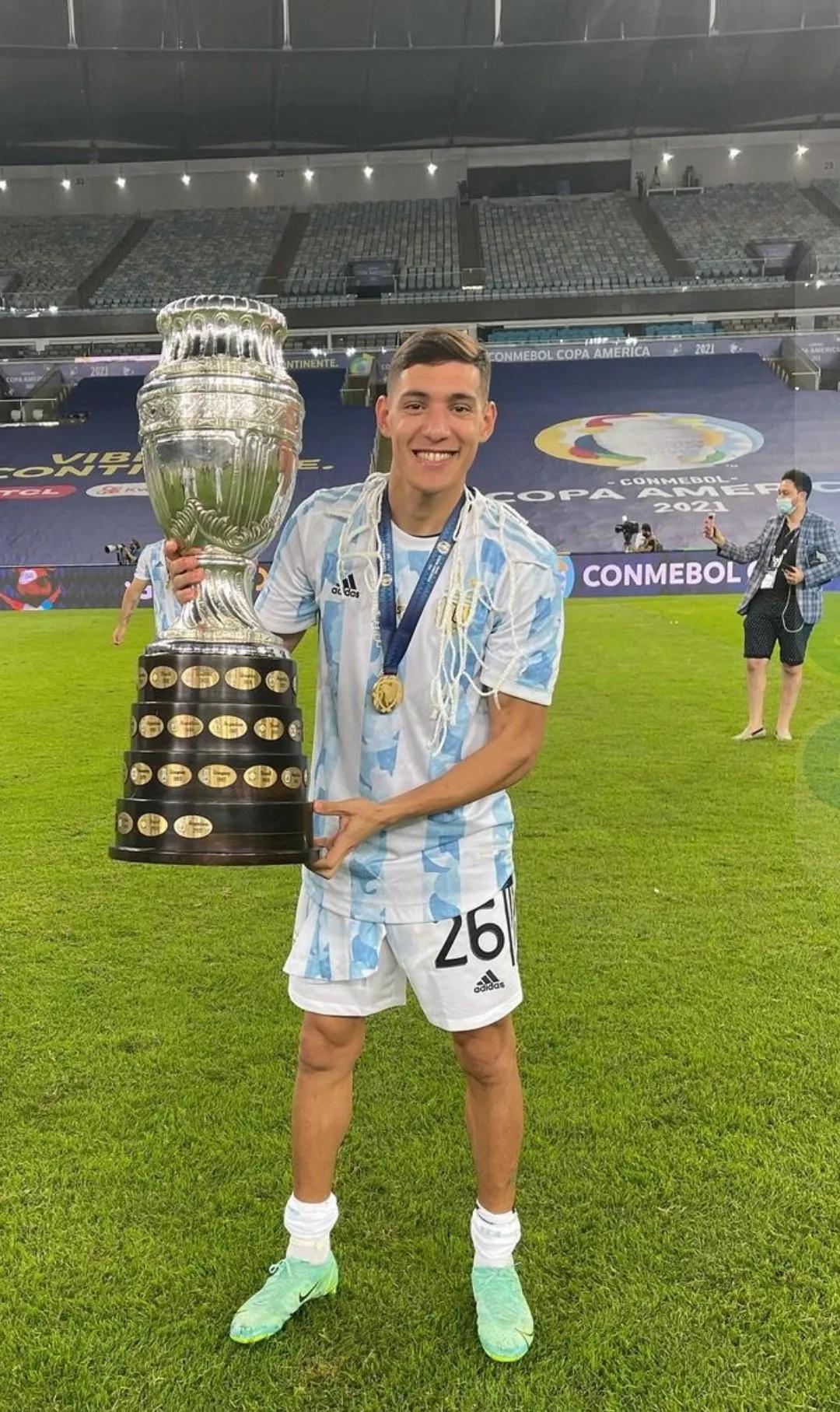 没踢过世界杯右后卫(阿根廷主力右后卫莫利纳 :踢世界杯是我最大的