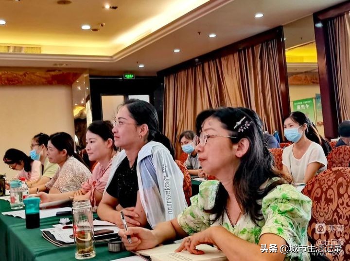 2022年江夏区纸坊街中小学幼儿园骨干教师培训纪实