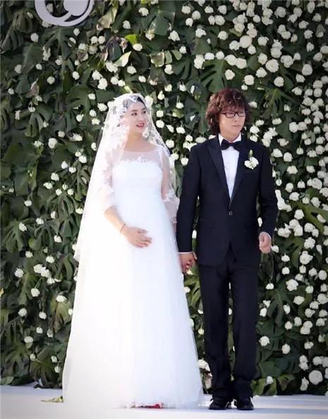 演员斓曦，吃饭路上捡来一个老公，低调幸福十年