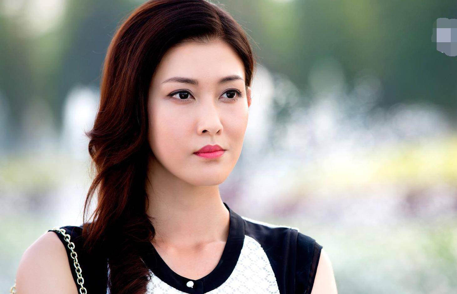 9位港圈大龄未婚女星来内地养老,买别墅领退休金,回农村老家