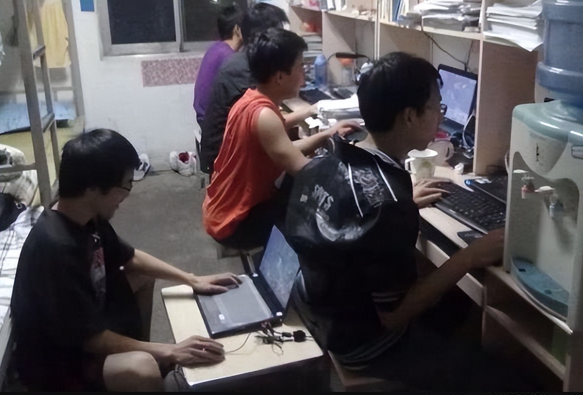 大学生迎来消息，毕业难度或再次升级，大学生的好日子要结束了