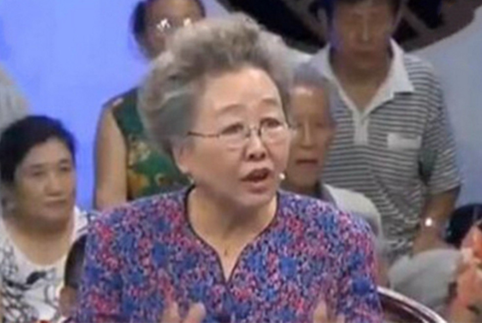 她被包装成“神医”，3年换9个身份，捞金80亿，专骗老年人