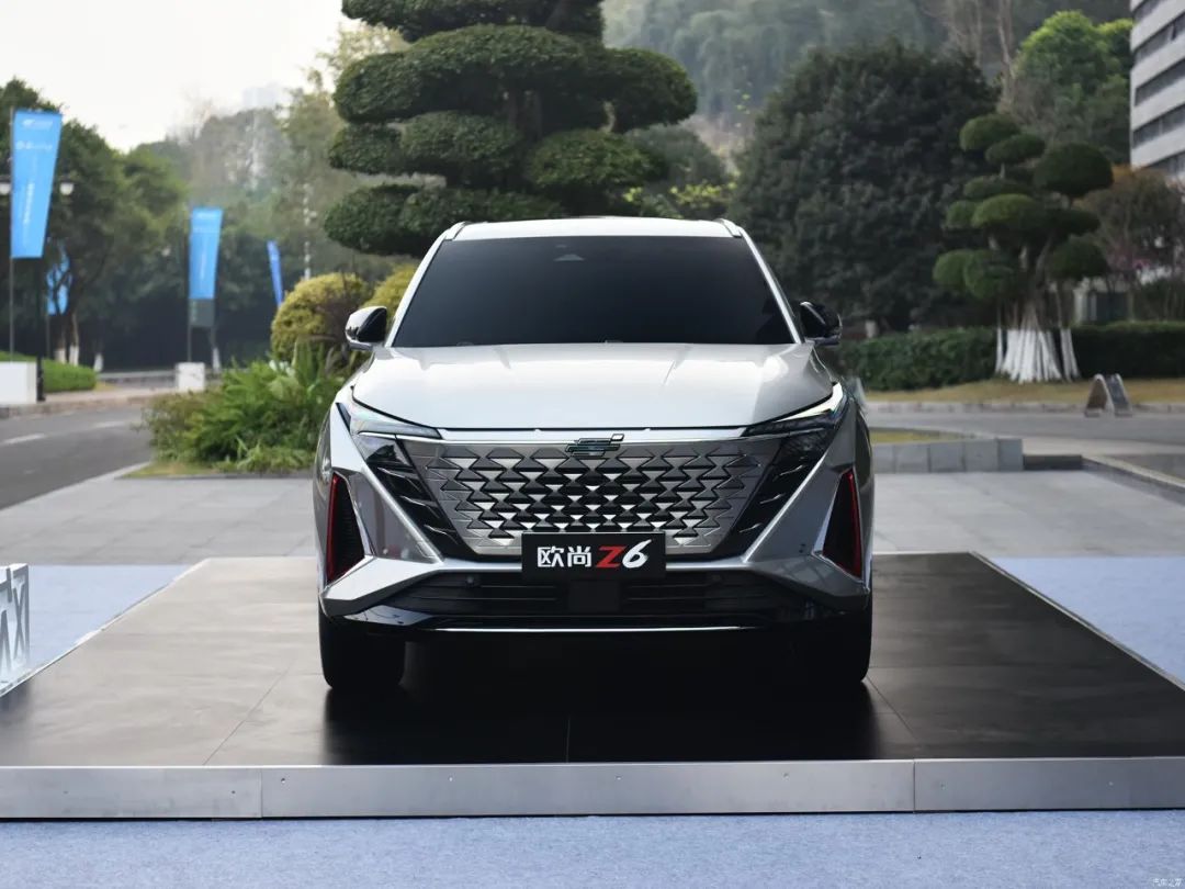 2022款五菱宏光MINIEV正式上市；长安欧尚Z6内饰正式发布