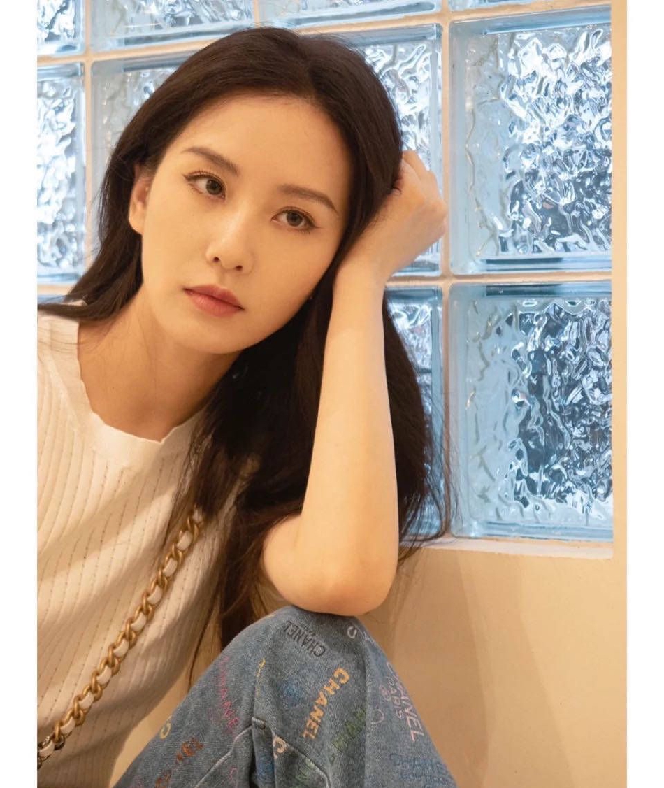 安静的美感！刘诗诗最新美照来了