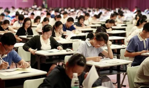 高考险被顶替，康辉：如果没有父亲的奔走，我的人生必定要被改写