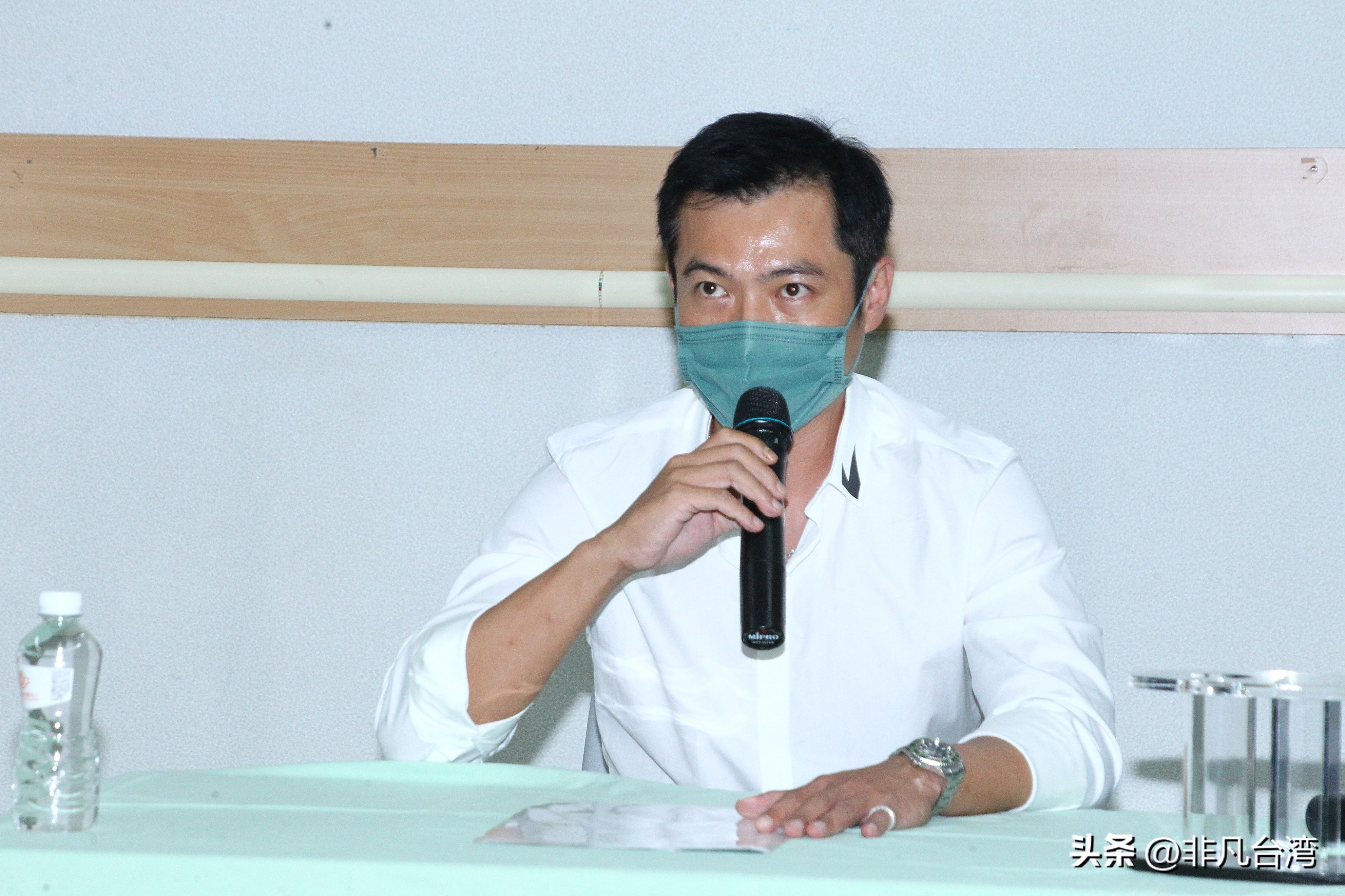 林志颖弟弟和经纪人说明病情记者会