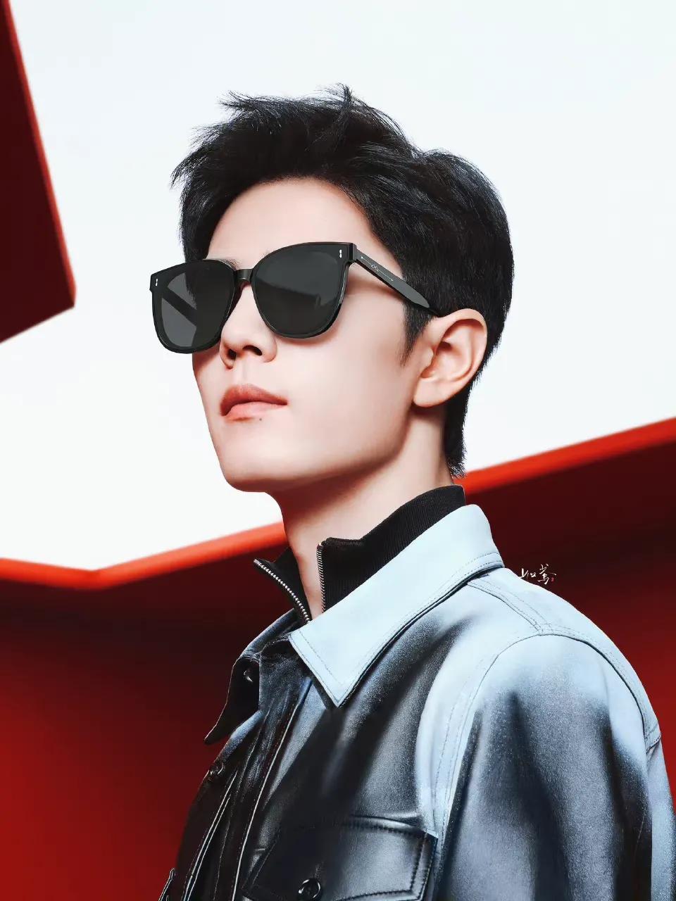 戴眼镜最耐看的十二位男明星:肖战朱一龙斯文,王一博龚俊惊艳