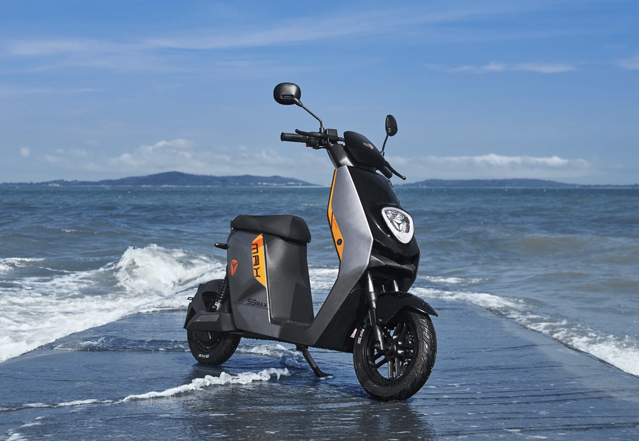 雅迪官能3家庭中的第一笔一次性费用,续航200巩俐新国标电动车,该车由