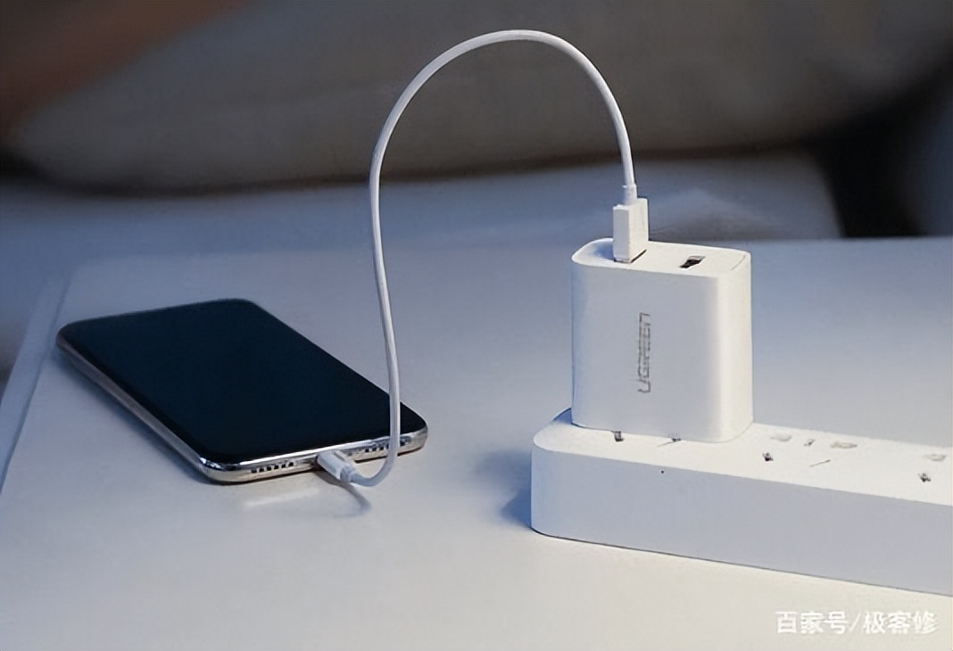 整夜給手機(jī)充電的危害最大？一文告訴你怎么安全使用充電器