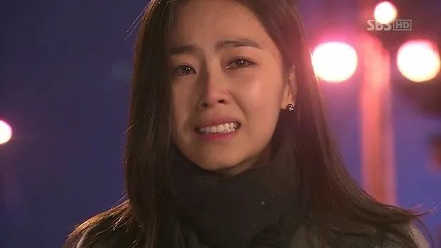 曾名噪一时的女演员，历经婚姻事业起起落落，如今的她只追求