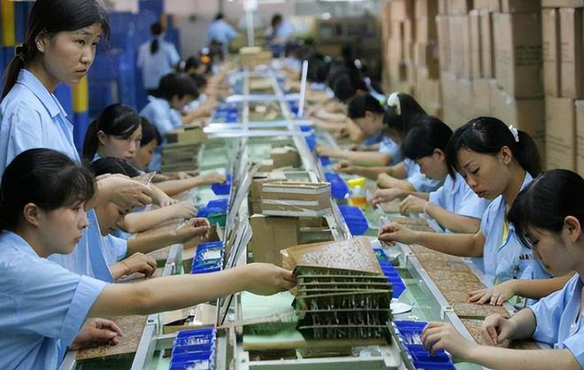 富士康老板叫什么名字 富士康老板老婆叫什么-丹霞百科