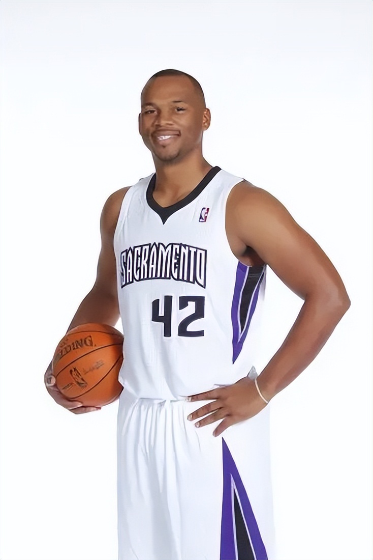 查克海耶斯为什么能上nba（罚球怪异的传奇生涯：从落选秀到被人熟知，NBA最矮的首发中锋）