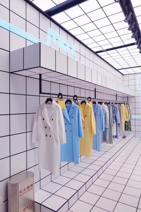 Max Mara 全新演绎经典大衣，限时“糖果工厂”在北京 SKP-S 商场开幕
